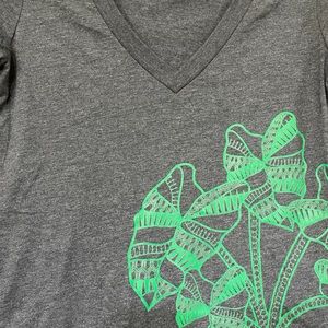Women’s Native Approach V-Neck
